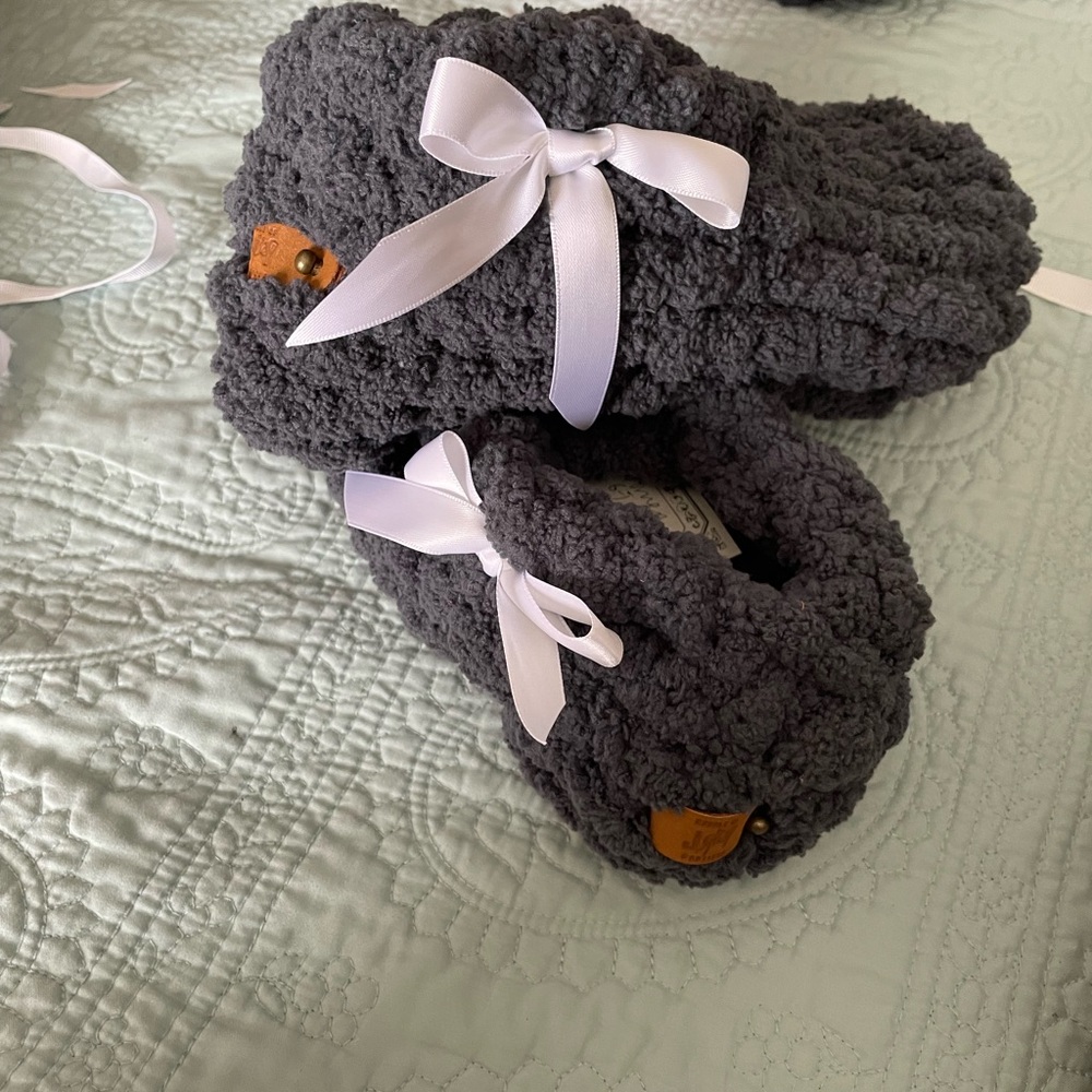 Charcoal chunky slipperss